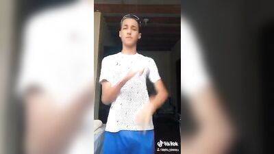 Gay Porn Novinho Excitado Só de Short no TikTok