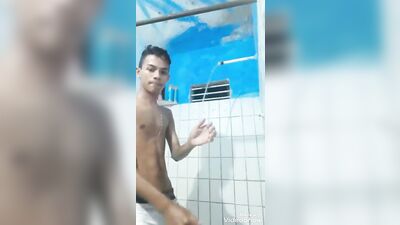Gay Porn: Novinho in the Shower