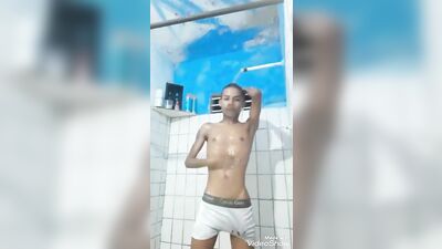 Gay Porn: Novinho in the Shower