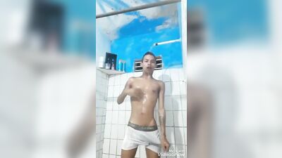 Gay Porn: Novinho in the Shower