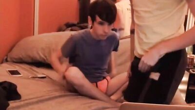 Twinks Amateurs BJ GayTube: Action Oral Adventure!