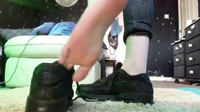 Trainer Twink: The Ultimate Barefoot Experience!