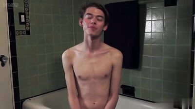 Gay Porn Cum Bath Solo: Action-packed Handjob Adventure