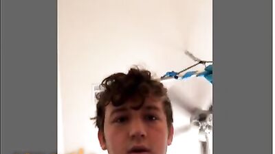 Big Bitch Solo Show: Cute Boy Wank and Ass Play!