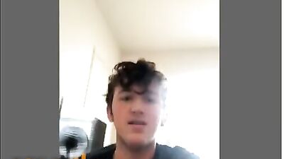 Big Bitch Solo Show: Cute Boy Wank and Ass Play!