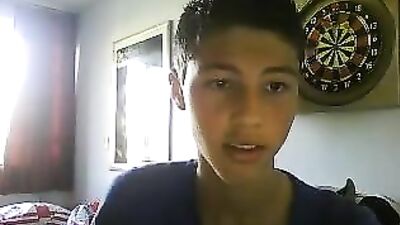 Gay Porn Amateurs Cumming on Handjobs