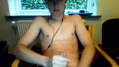 Gay Porn Ass Showdown: Pretty Boy Cum Dripping Dreams