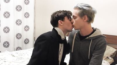 Kyles Vampire Rescue: Victors Fetish First Time Kiss!