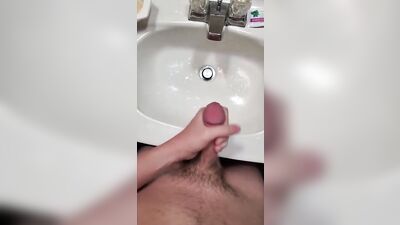 Young Bucks In The Bathroom! Gay Porn Web-Cam Handjob Cumshot!
