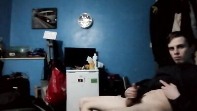 Adidas-clad hunk jerks off on trackside, Solo shenanigans with a fitness freak.