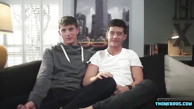 Hot Sex Lovers in Action - Bareback Oral Handjob Sex Show