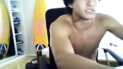 Brazilian Straight Boys Porn Surfer Mateus: Cum Shots and Frat Guys Handjobs!