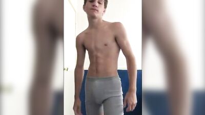 Toned Twink Web-Cam Abs & Chest Porn - Amateur Solo Fun!