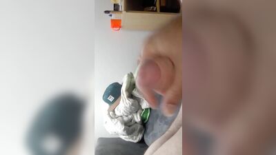 Jerking off Gay Porn - Bisexual Cum Shots Solo