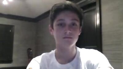 White top cammer takes on new heights in this solo web-cam video with a fresh twist on amature cum shots!