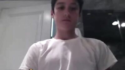 White top cammer takes on new heights in this solo web-cam video with a fresh twist on amature cum shots!