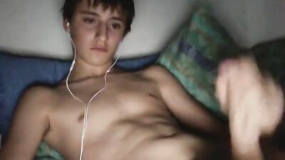 Young Teen Cum in Bed - Amateur Handjob Web-Cam - Moment of Relaxation before Dinner