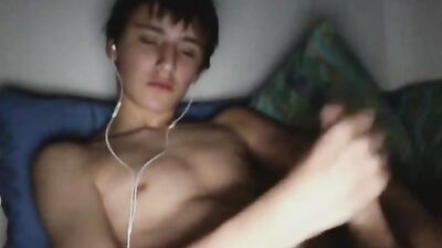 Young Teen Cum in Bed - Amateur Handjob Web-Cam - Moment of Relaxation before Dinner