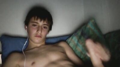 Young Teen Cum in Bed - Amateur Handjob Web-Cam - Moment of Relaxation before Dinner