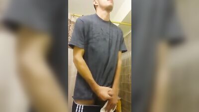 Young Twinks Expose Their Hot Bodies in Rough Gay Sex Scenes!