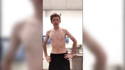 Gay Porn Wanker in the Locker-room: Amateur Handjob Solo