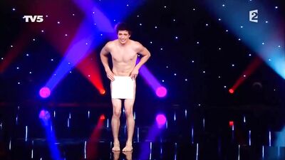 Incredible Towel Dance: Music & Fun!
