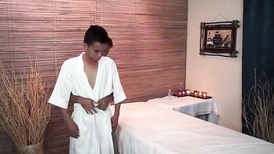 BAREBACK THAI MASSAGE: ASIAN BAREBACK VOYEURS SUCK AND FUCK