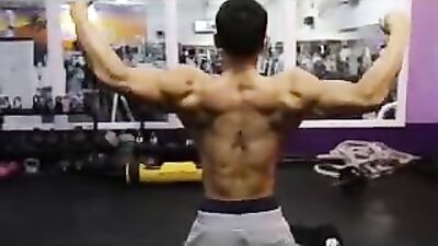 Muscle Worship: Sexy Boys Revealing Their Ripped Bodies!