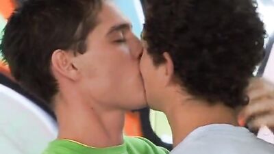 Young Twinks Barebacking with Curly Haired Muscle God!