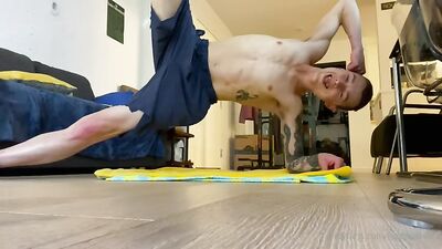 Triple Cum Amateur Muscle Men: Frat Fun and Handjobs!