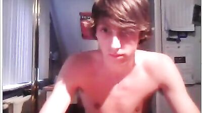 Gay Porn Cumshot Desk Adventure - Chaturbate Model Explores Big Cocks