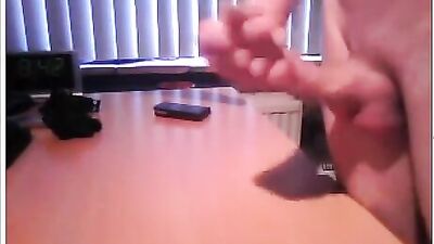 Gay Porn Cumshot Desk Adventure - Chaturbate Model Explores Big Cocks