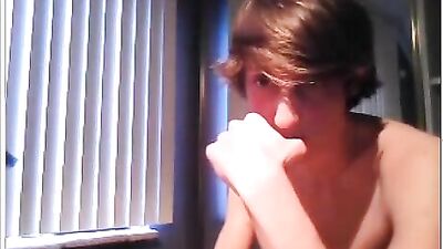 Gay Porn Cumshot Desk Adventure - Chaturbate Model Explores Big Cocks