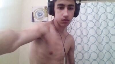 Gay Tube Webcam - Big Dicks and Latino Boys! Enjoy this hot solo show featuring an 18-year-old boy as he strokes his massive dick for your pleasure.