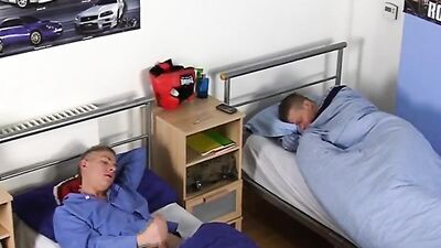 Gay Porn: Horny Twinks Boarder Fun