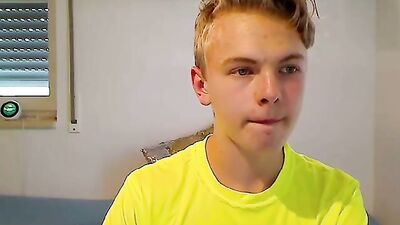 Blond Twink in Yellow Shirt: Web-Cam Boys Porn