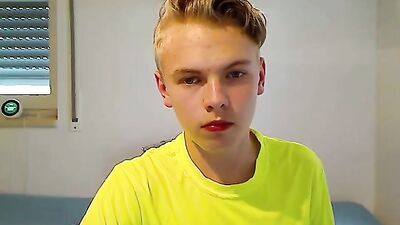 Blond Twink in Yellow Shirt: Web-Cam Boys Porn