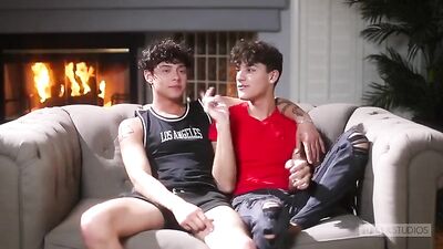 Gay Porn: Hot Sex Couples Room Show 069 - Explosive Action, Ass Play and Bareback!