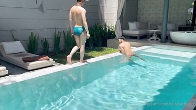Gay Porn: Pool & Art of Use - The Ultimate Fantasy!