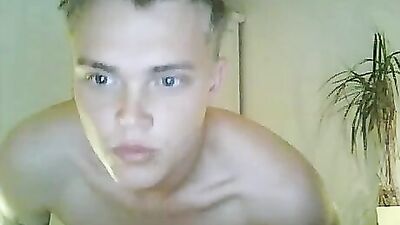 Blonde Solo Masturbates in Gay Porn!