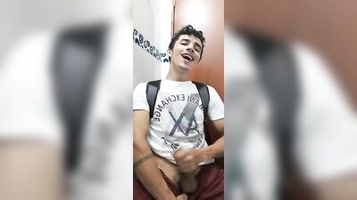 Gay Colombian Stud Excited in University Bathroom - Joven Colombiano excitado se masturba en el baño de la universidad