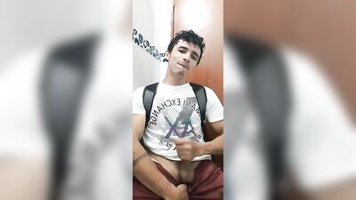 Gay Colombian Stud Excited in University Bathroom - Joven Colombiano excitado se masturba en el baño de la universidad