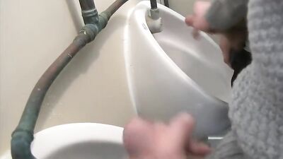 Londons Cruising Twink: Bareback Cum in Mouth Fun!