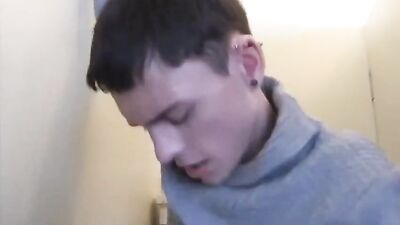 Londons Cruising Twink: Bareback Cum in Mouth Fun!