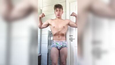 Gay Porn Twink Flexing - The Ultimate Workout Guide!