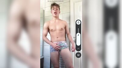 Gay Porn Twink Flexing - The Ultimate Workout Guide!