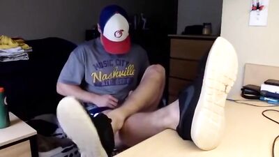 Foot Fetish Twink Cumshower: Showing my feet twink tube