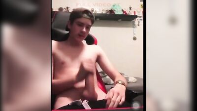 Jerking off after Gaming: Amateur Solo Twink Masturbation!