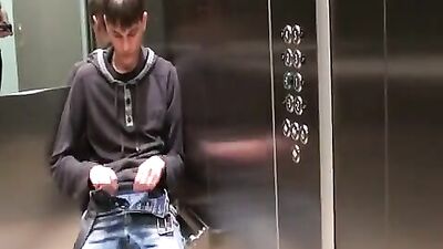 Gay Elevator Masturbation: Tons Boys Porn Adventure