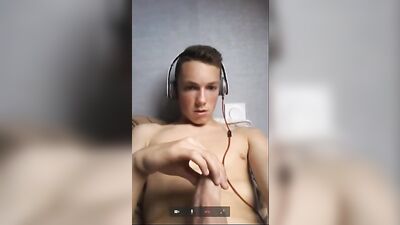 Showing his ass and watching a girl leads to him jo boys